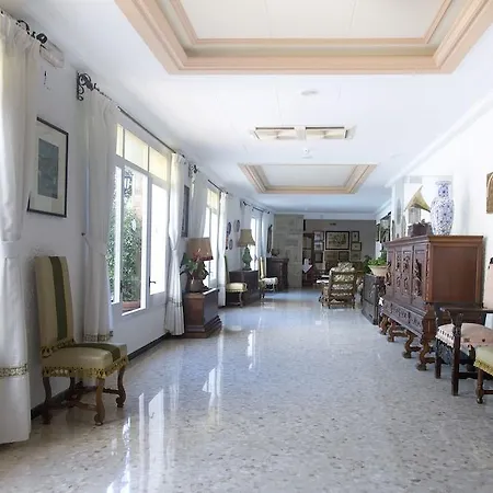 Ght Neptuno-tossa & Venus Otel